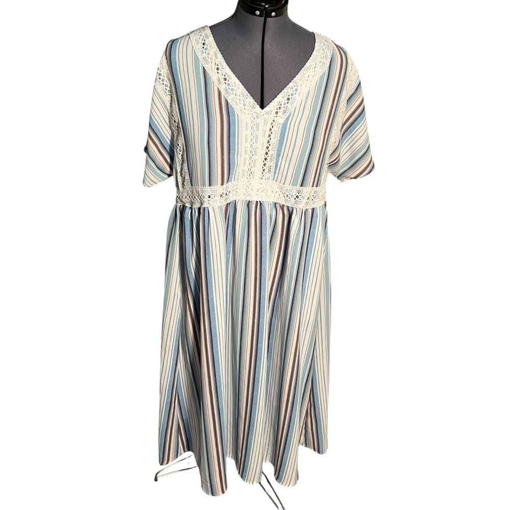 BloomChic Womens Size 12 Dress V-Neck Blue Vertical Stripes Crochet Short Sleeve